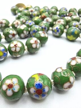 VTG Green Cloisonné Bead Necklace Floral Enamel Knotted Strand Gold Tone Clasp